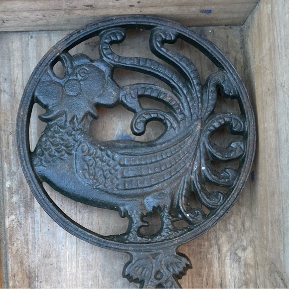 Vintage Cockerel Heavy Cast Iron Handled Decorative Trivet - Picture 2 of 11